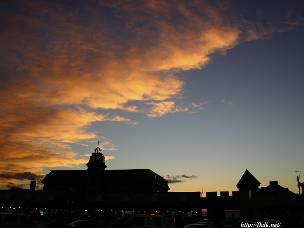 夕焼けと道の駅 風景写真無料壁紙