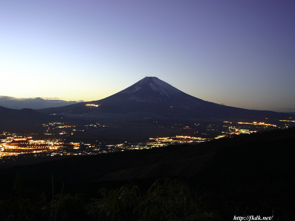 富士山の夜景の壁紙 風景写真無料壁紙