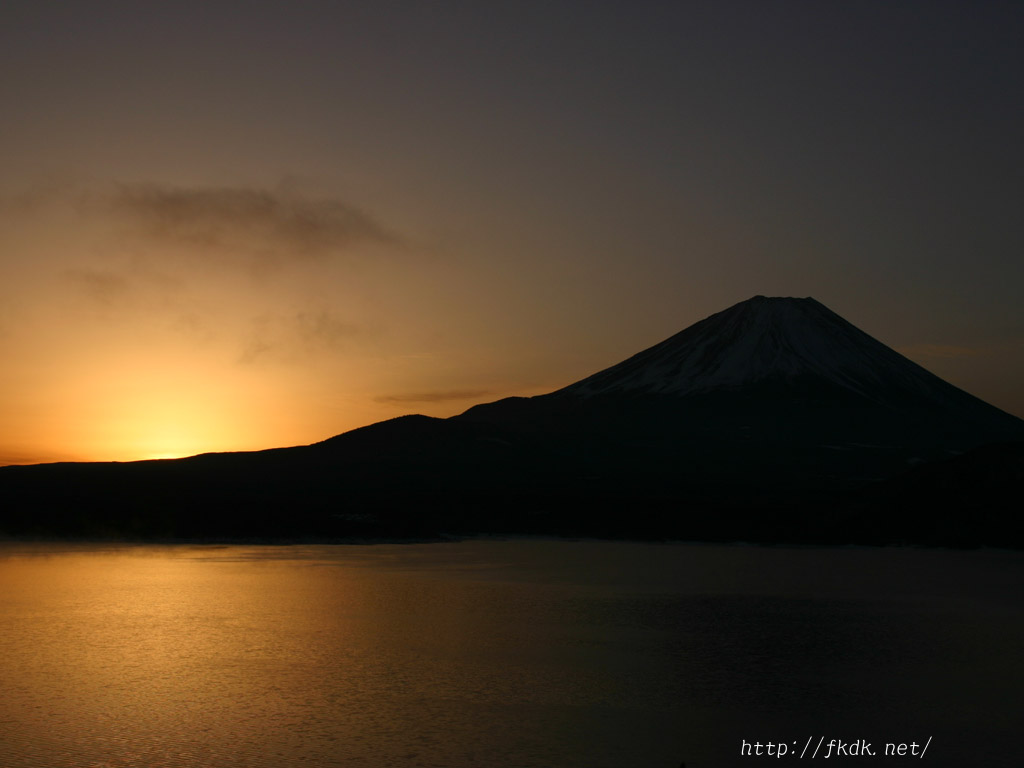 本栖湖からの富士山と朝日の壁紙 風景写真無料壁紙