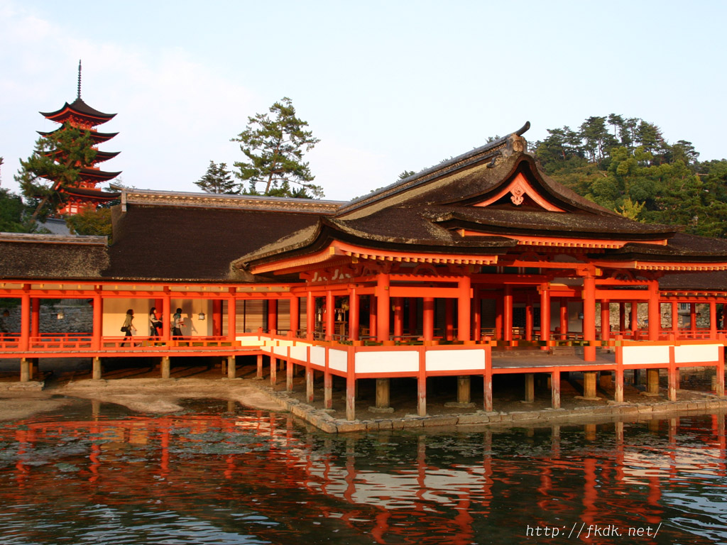 夕方の厳島神社の壁紙 風景写真無料壁紙